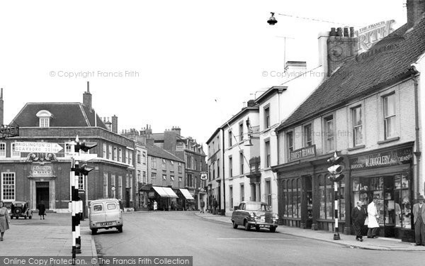 Photo of Great Driffield, Market Place c.1960
