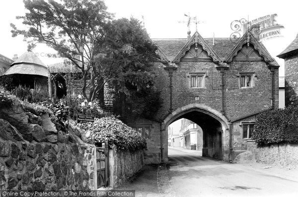 Photo of Great Malvern, The Abbey Gateway 1923