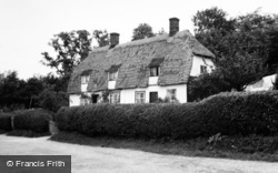 Thatched Cottage c.1950, Great Sampford