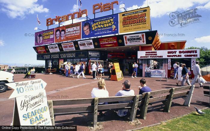 Photo of Great Yarmouth, Britannia Pier 1998