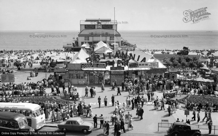 Great Yarmouth, Britannia Pier and Promenade c1960