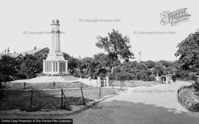 Photo of Great Yarmouth, St George's Park And War Memorial c.1920