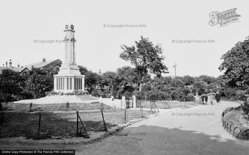 Great Yarmouth, St George's Park and War Memorial c1920
