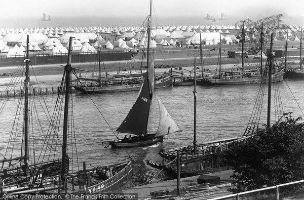 Photo of Great Yarmouth, The River Yare c.1900