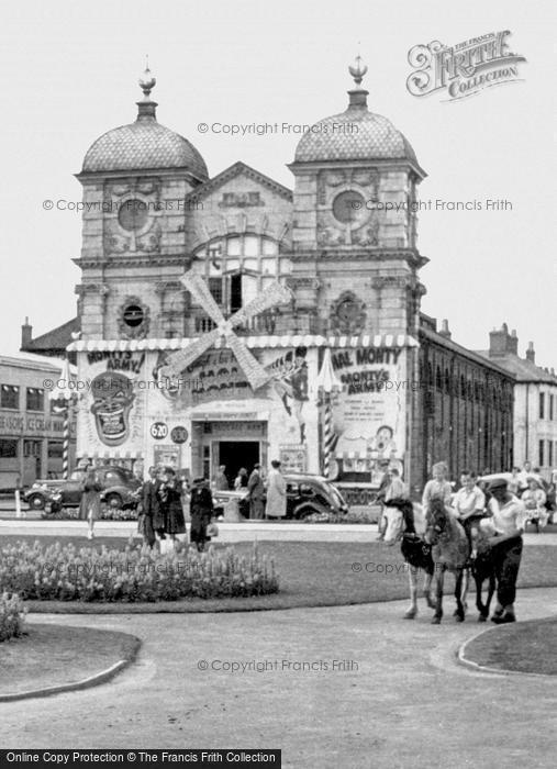 Photo of Great Yarmouth, The Windmill Theatre c.1955