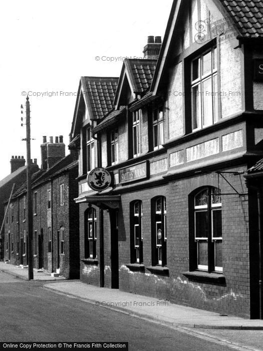 Photo of Greatham, The Smiths Arms, High Street c.1955