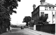 Greenhithe, the Railway Tavern, Cobham Terrace c1955