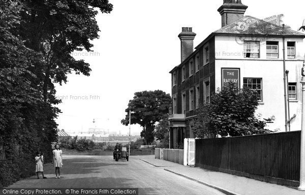 Photo of Greenhithe, the Railway Tavern, Cobham Terrace c1955