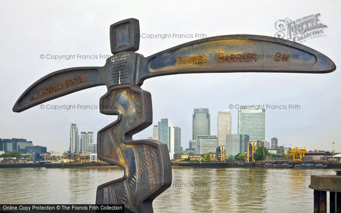 Photo of Greenwich, Millennium Milestone On The Thames Path  2010