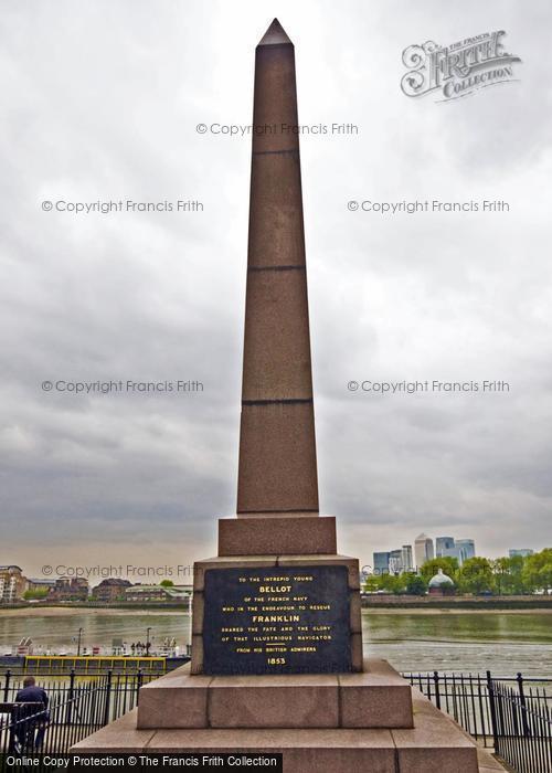 Photo of Greenwich, The Memorial Obelisk 2010