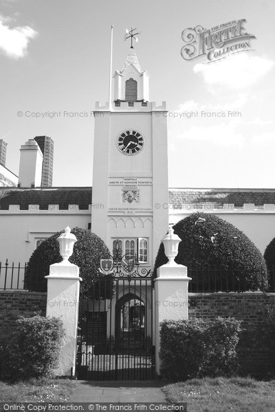 Photo of Greenwich, Trinity Hospital 2005