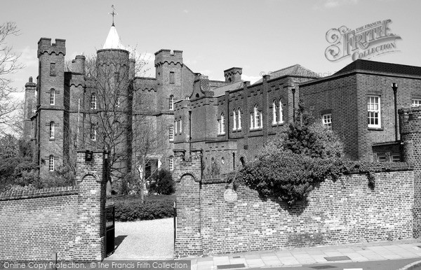 Photo of Greenwich, Vanbrugh Castle From Maze Hill 2005