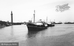 'entering Port' c.1965, Grimsby