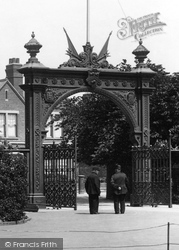 Entrance Gate, People's Park 1904, Grimsby