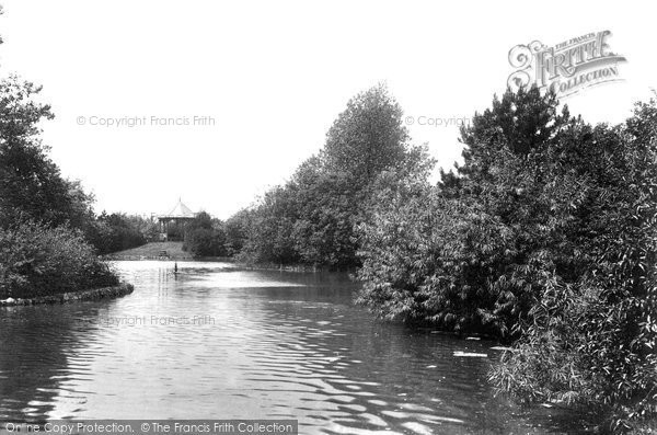 Photo of Grimsby, People's Park, The Lake 1904