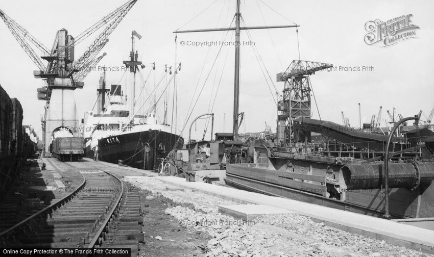 Grimsby, Royal Docks c1955