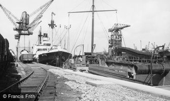 Grimsby, Royal Docks c1955
