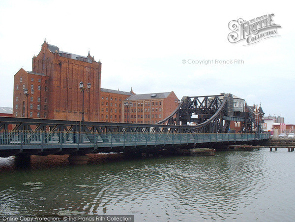 Photo of Grimsby, The Lifting Corporation Bridge 2004