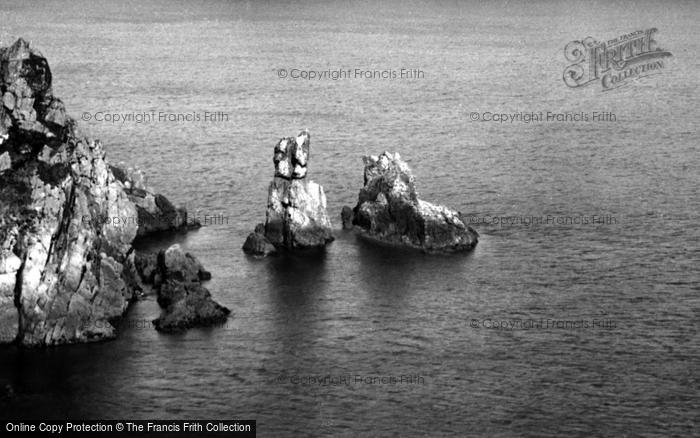 Photo of Guernsey, Dog And Lion Rocks 1899