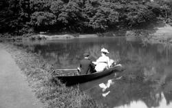 A Couple On The River 1909, Guildford