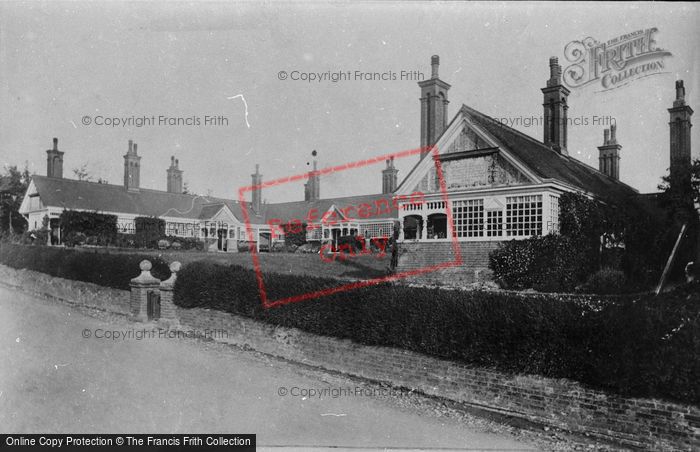 Photo of Guildford, Abbot's Hospital Courtyard 1904