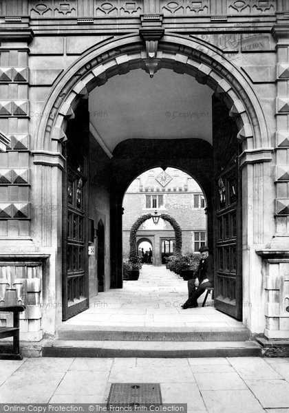Photo of Guildford, Abbot's Hospital Entrance 1909