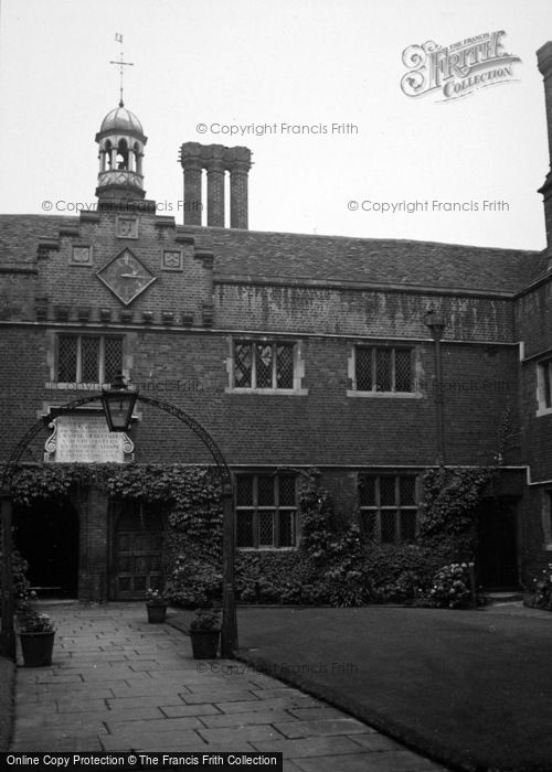 Photo of Guildford, Abbot's Hospital, The Quadrangle 1951