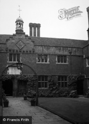 Abbot's Hospital, The Quadrangle 1951, Guildford