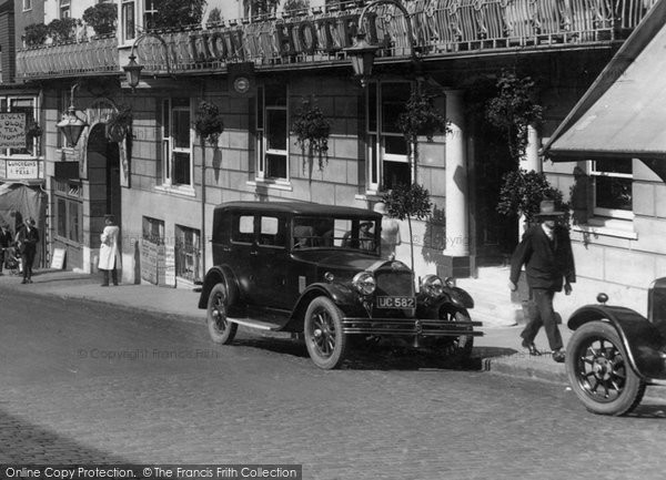 Photo of Guildford, Car Outside The Lion Hotel 1926