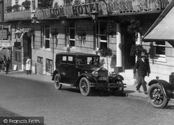 Car Outside The Lion Hotel 1926, Guildford