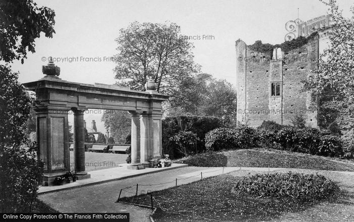 Photo of Guildford, Castle And War Memorial 1923