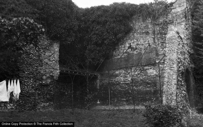 Photo of Guildford, Castle Interior 1951