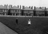 Children, Caxton Gardens 1911, Guildford