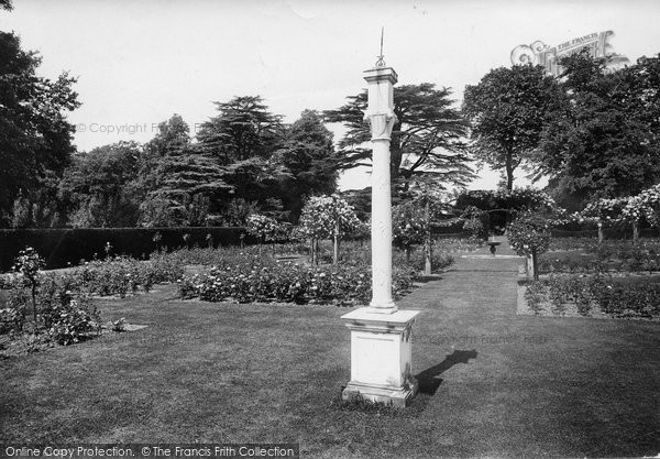 Photo of Guildford, Sutton Place, The Rose Garden 1914