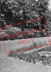 Sutton Place, The Sunk Garden 1914, Guildford