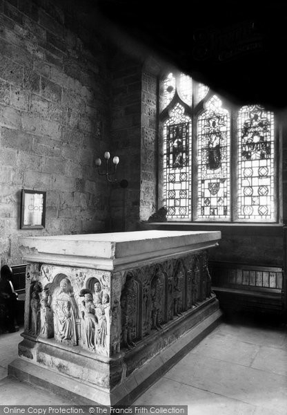 Photo of Guisborough, Church, De Brus Cenotaph 1913