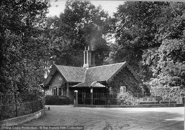 Photo of Gunton Park, Thorpe Lodge 1922