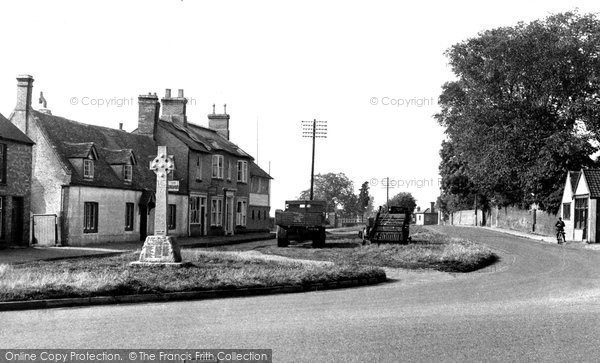 Photo of Haddenham, The Green c.1950