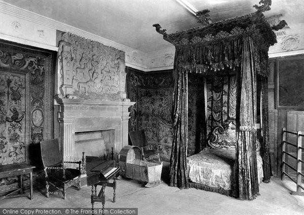Photo of Haddon Hall, State Bed 1902