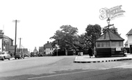 Hadleigh, Central Broadway c1955