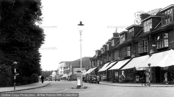 Photo of Hadleigh, Central Parade c.1950
