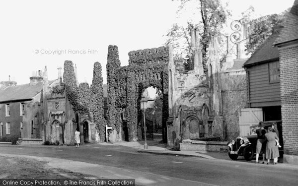 Photo of Hadlow, The Castle Entrance c.1950