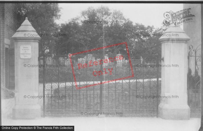 Photo of Hailsham, The Church, Queen Victoria Memorial Gates 1902