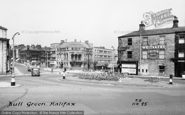 Photo of Halifax, Griffin Hotel, Bull Green c.1960