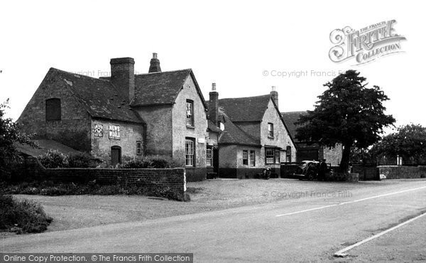 Photo of Hallow, The Crown Inn c.1955