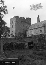 Castle 1953, Halton