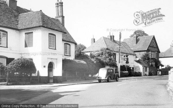 Photo of Hamble, The Gun House And White Hart Inn c.1960