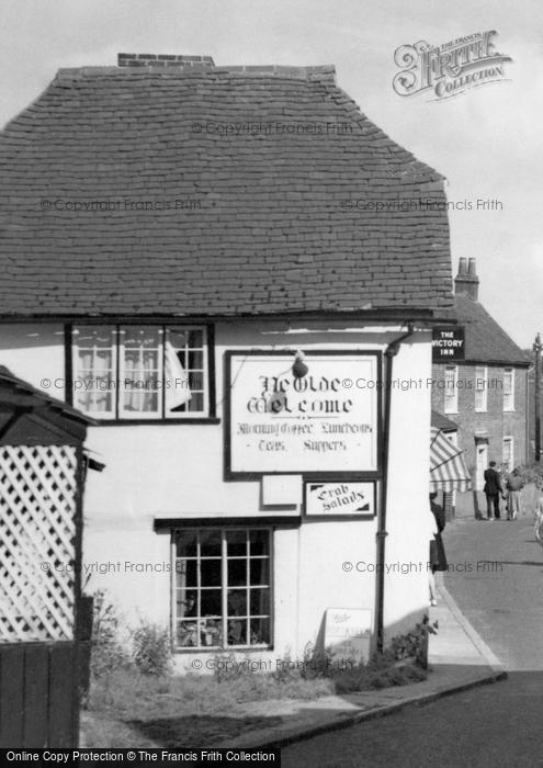 Photo of Hamble, The Victory Inn 1952