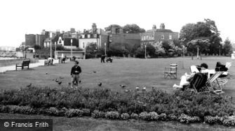 Hammersmith, Furnivall Gardens c1960