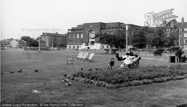 Photo of Hammersmith, Furnivall Gardens c.1960